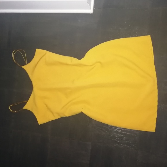 Yellow dress - Picture 1 of 7